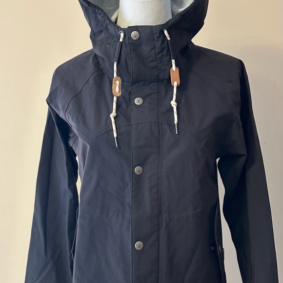 Poler women Xs raincoat jacket - Picture 3 of 6